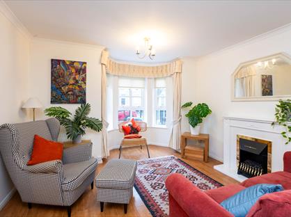 2 Bed Flat, Mcdonald Road, EH7