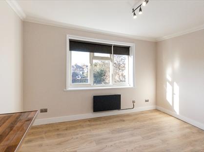 Studio Flat, Hendon Way, NW2