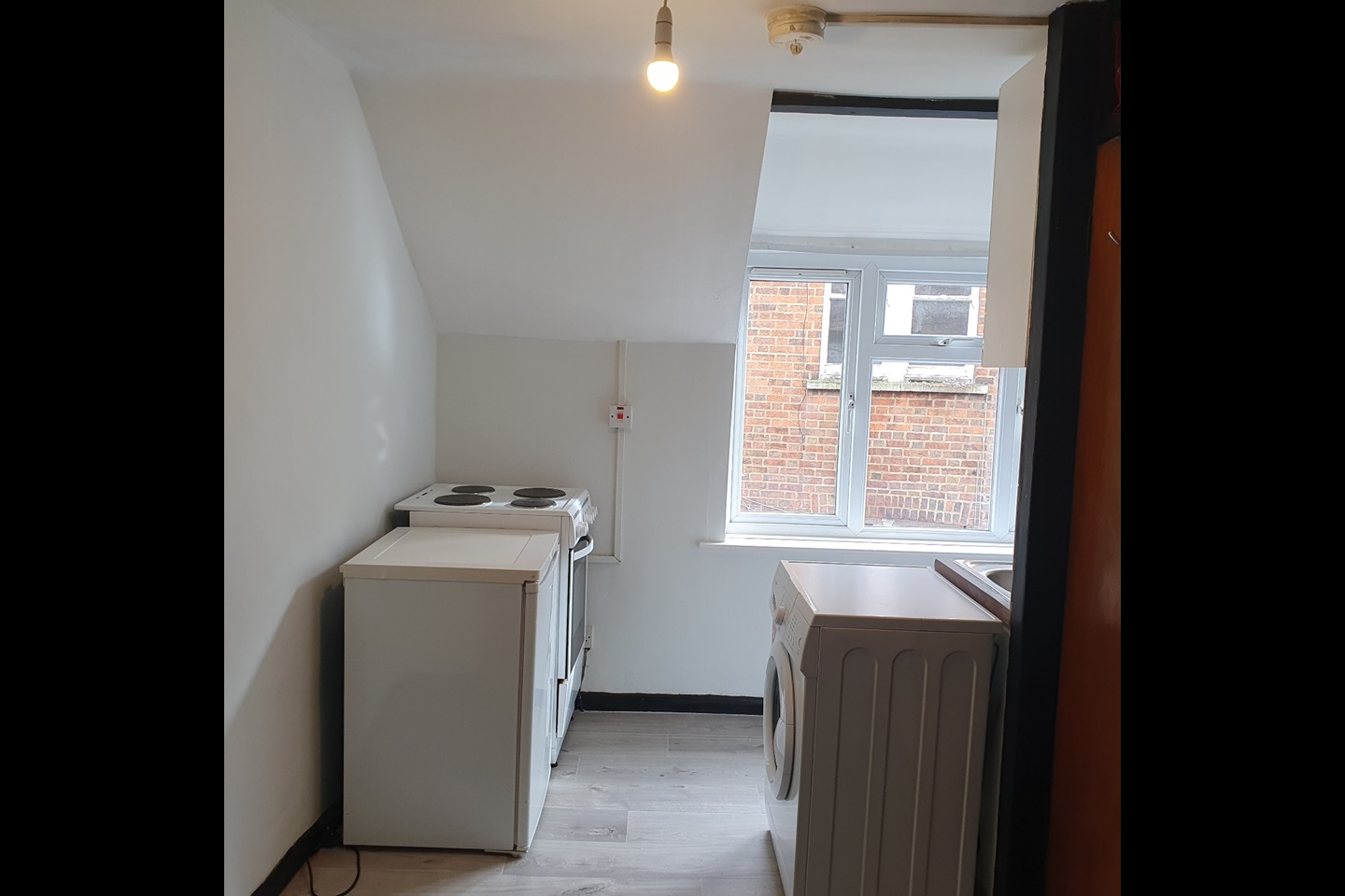Aylesbury Studio Flat, Suitcrown House, HP20 To Rent Now for £675.00 p/m