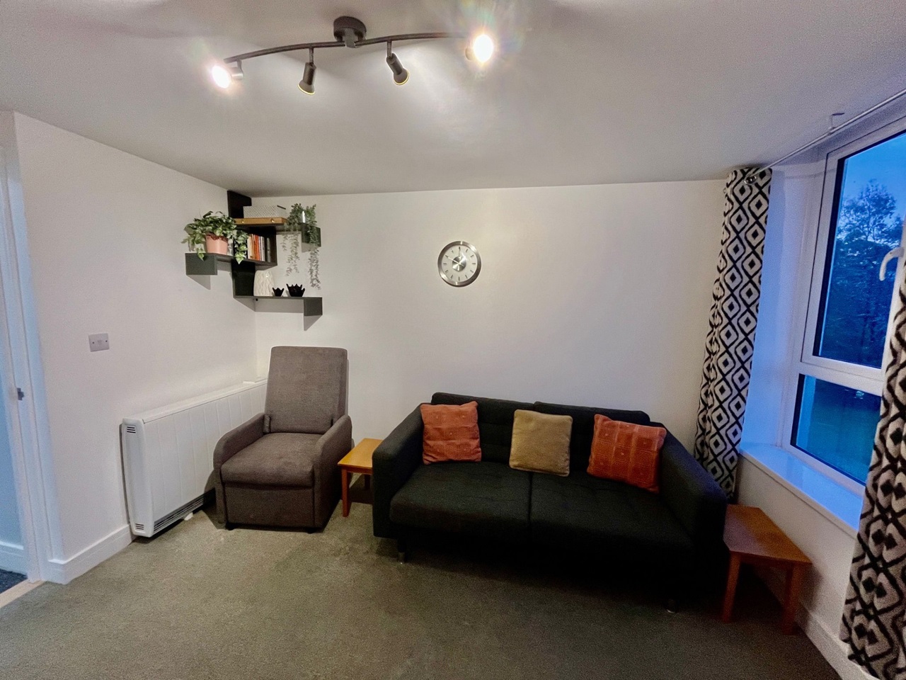 Paignton 1 Bed Flat, Preston, TQ3 To Rent Now for £860.00 p/m