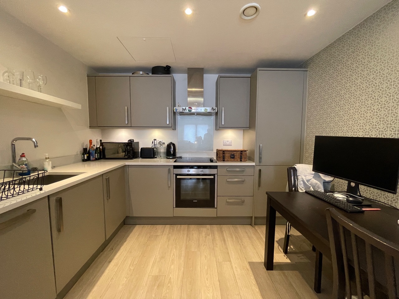 London 2 Bed Flat, Friern Road, N11 To Rent Now for £2,000.