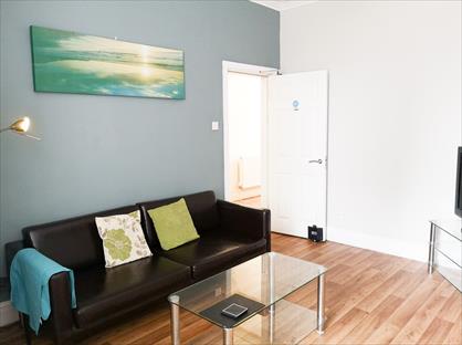 Room in a Shared House, Barton Road, M32