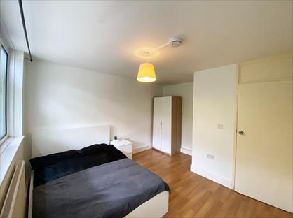 Room in a Shared Flat, Downfield Close, W9