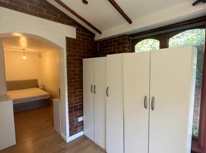 Room in a Shared Flat, Chapter Close, W4