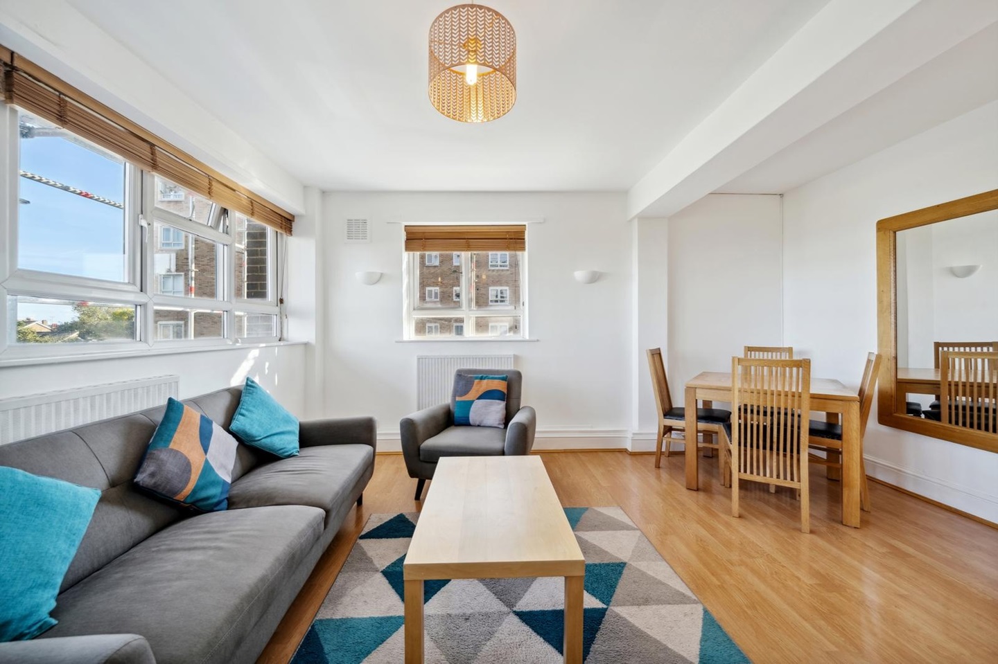 London Room in a Shared Flat, Urmston Drive, SW19 To Rent Now for £850.00 p/m