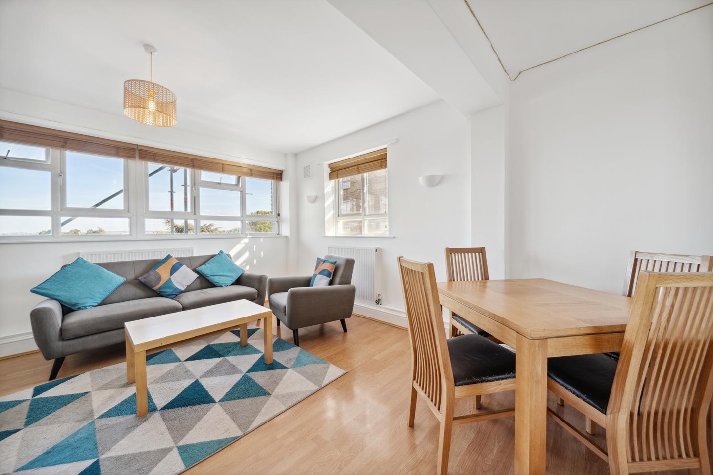 London Room in a Shared Flat, Urmston Drive, SW19 To Rent Now for £850.00 p/m