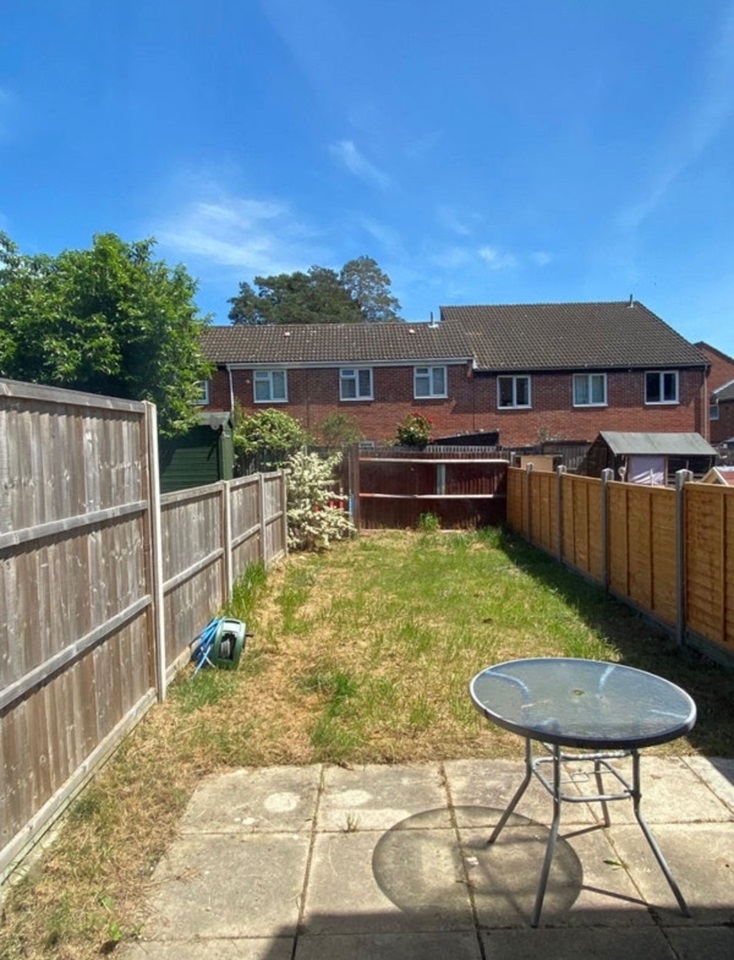 Bracknell Room in a Shared House, Frensham, RG12 To Rent Now for £