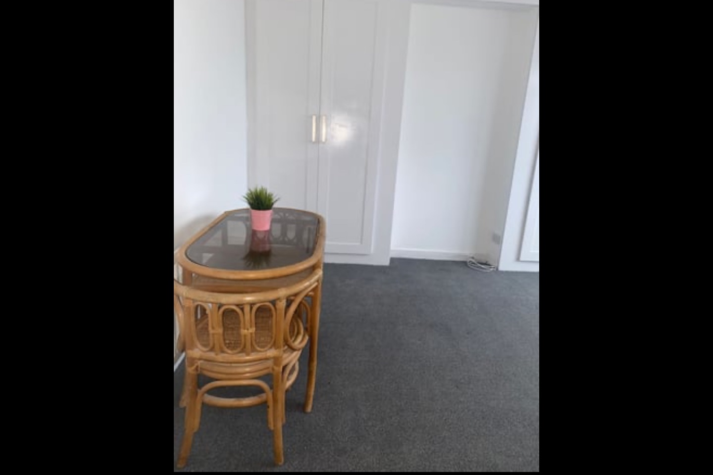Room in a Shared House, Images, SO19