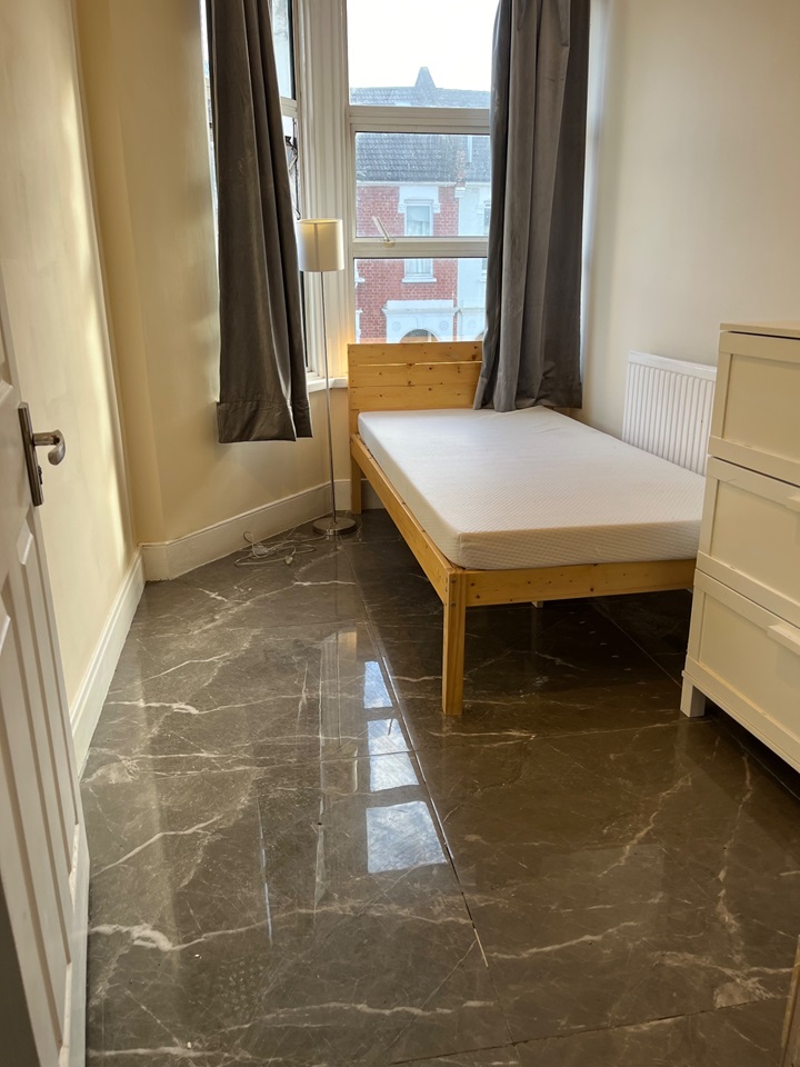 London Room in a Shared Flat, Cavendish Road, N4 To Rent Now for £