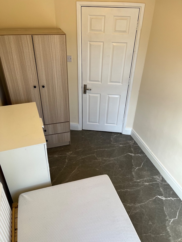 London Room in a Shared Flat, Cavendish Road, N4 To Rent Now for £