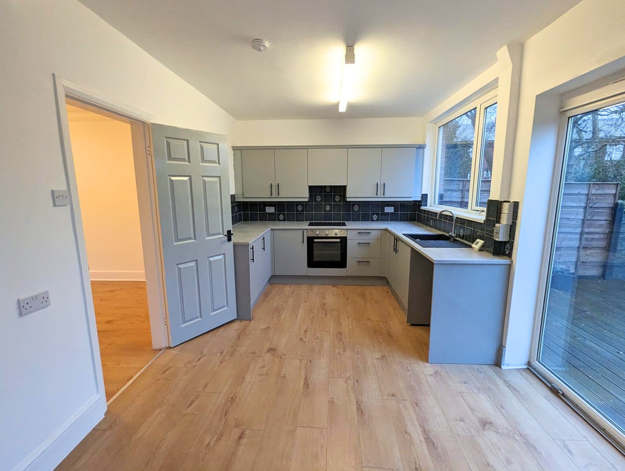 Oldham 3 Bed SemiDetached House, Worley Place, OL2 To Rent Now for