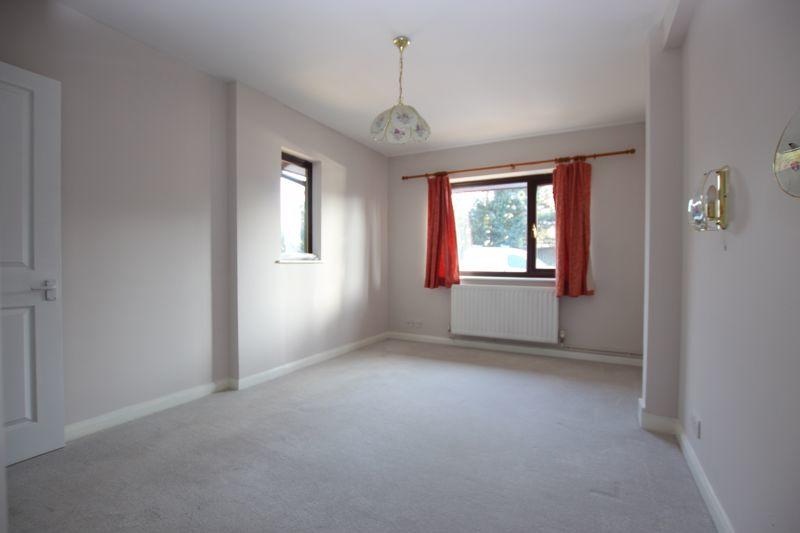 Kidlington 3 Bed Bungalow, Yarnton Road, OX5 To Rent Now for £1,800