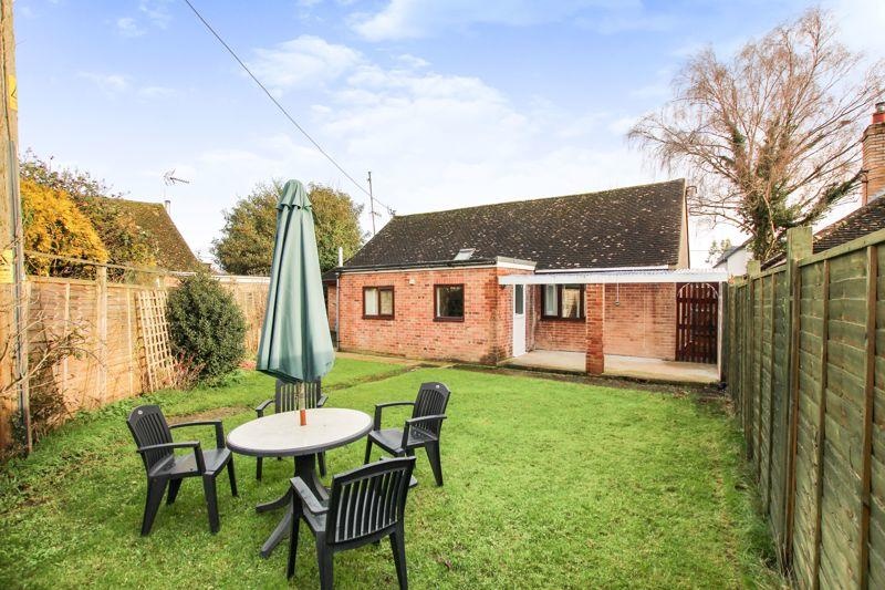 Kidlington 3 Bed Bungalow, Yarnton Road, OX5 To Rent Now for £1,800