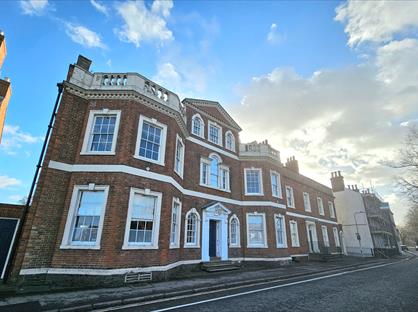 1 Bed Flat, Holland House, PE11