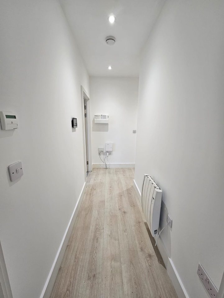 Harlington, Hayes 1 Bed Flat, Peninsula House, UB3 To Rent Now for