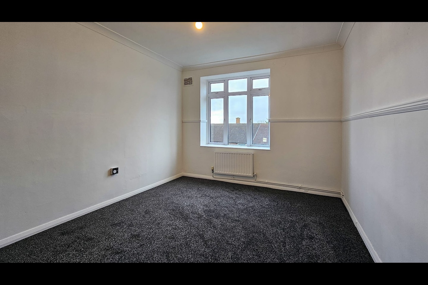 Romford 1 Bed Flat, Redcar Road, RM3 To Rent Now for £1,200.00 p/m