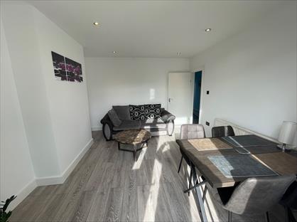 1 Bed Maisonette, Selborne Gardens, NW4