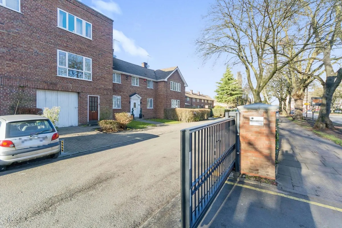 Additional image 7 of 3 Bed Terraced House, East Drive, B5, N1 7GU