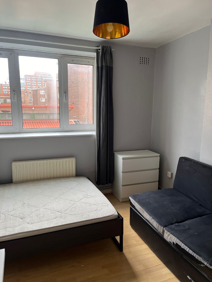 London Room in a Shared Flat, Thornaby House, E2 To Rent Now for £