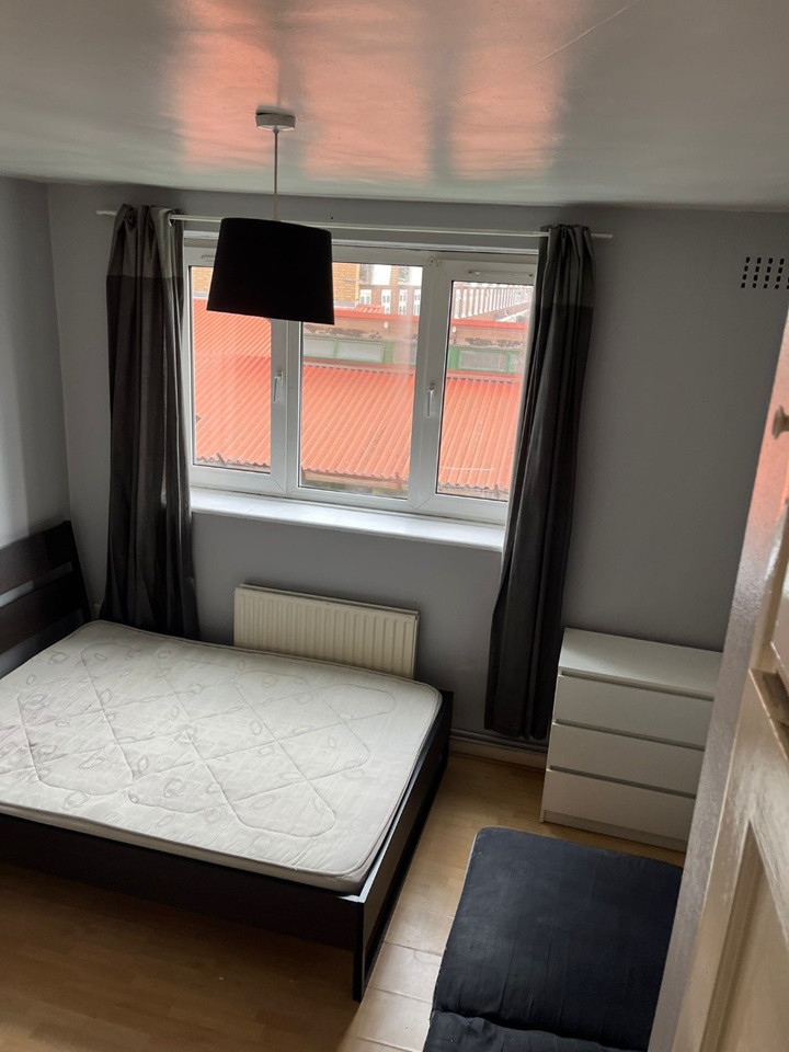 London Room in a Shared Flat, Thornaby House, E2 To Rent Now for £
