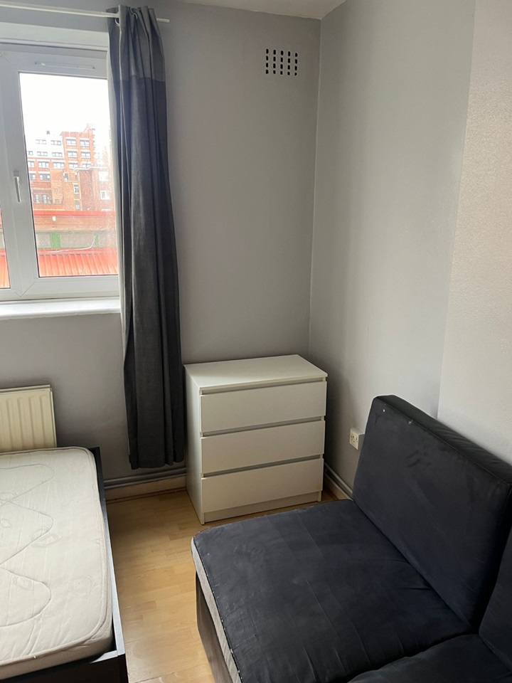 London Room in a Shared Flat, Thornaby House, E2 To Rent Now for £
