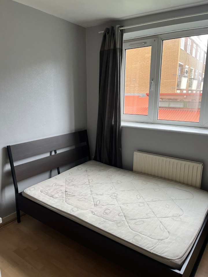 London Room in a Shared Flat, Thornaby House, E2 To Rent Now for £