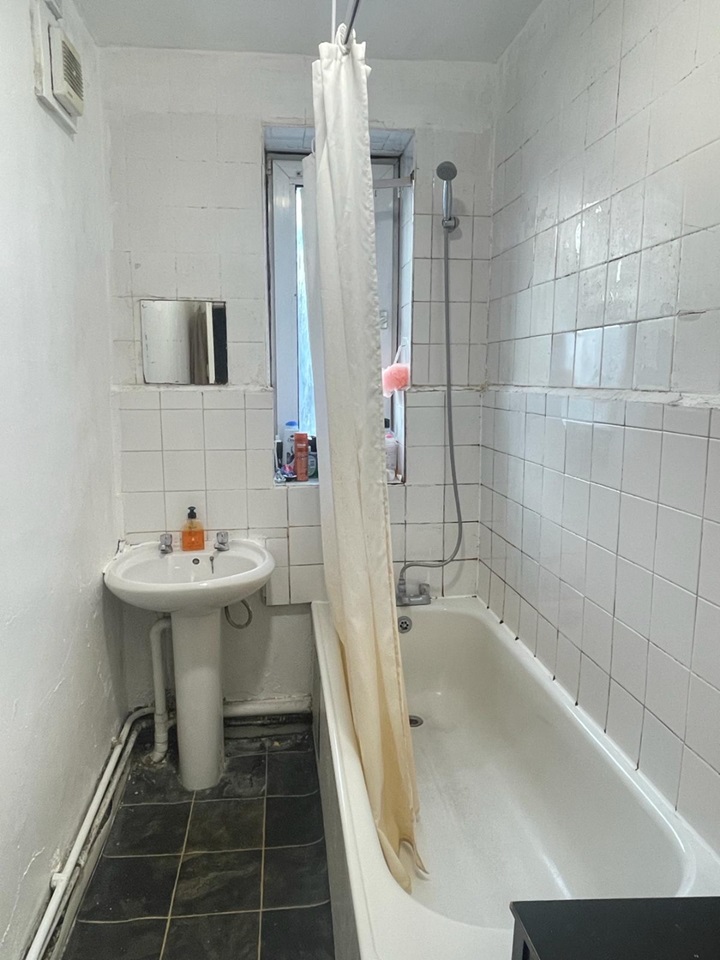 London Room in a Shared Flat, Thornaby House, E2 To Rent Now for £