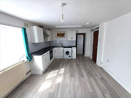4 Bed Semi-Detached House, Chesterton Road, E13