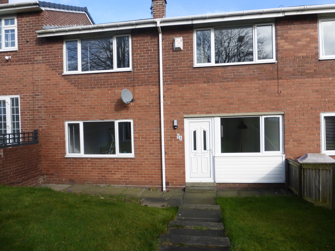 Gateshead 3 Bed Terraced House, Creslow, NE10 To Rent Now for £875.