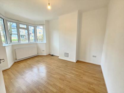 2 Bed Flat, Hook Road, KT6
