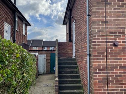 2 Bed Maisonette, Ratcliffe Road, GU14