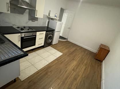 1 Bed Flat, Shaftesbury Avenue, UB2