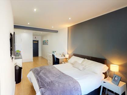 Studio Flat, Studio 5, L1