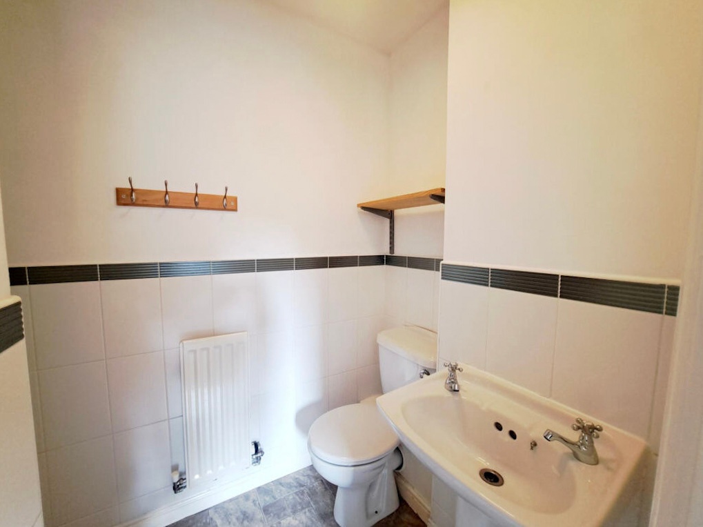 Barking 3 Bed SemiDetached House, Gurney Close, IG11 To Rent Now