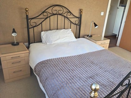Room in a Shared Flat, Bishops Corner, M15