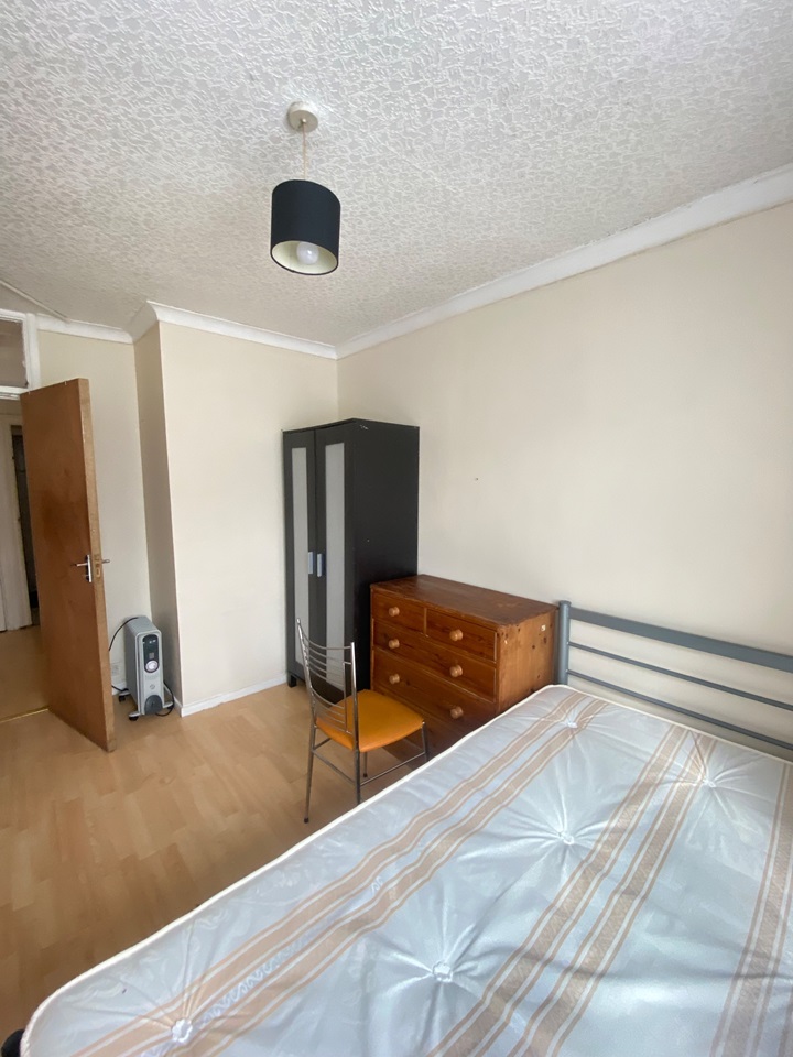 Feltham 3 Bed Flat, Feltham, TW14 To Rent Now for £1,950.00 p/m