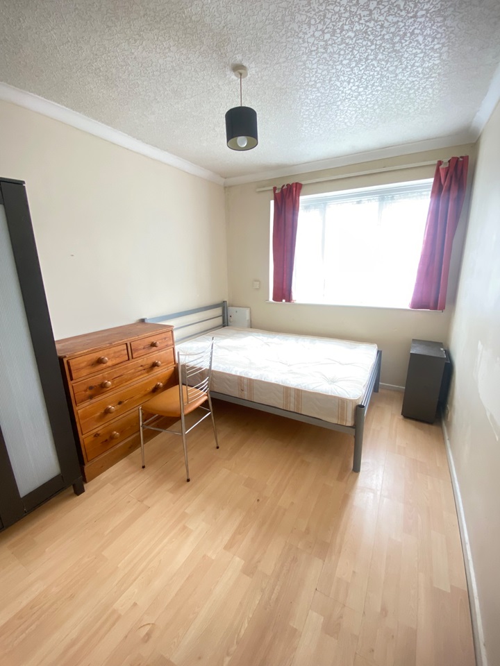 Feltham 3 Bed Flat, Feltham, TW14 To Rent Now for £1,950.00 p/m