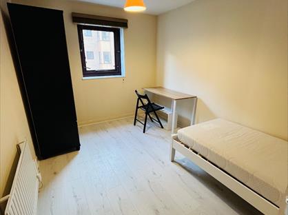 Room in a Shared Flat, Lumsden Street, G3