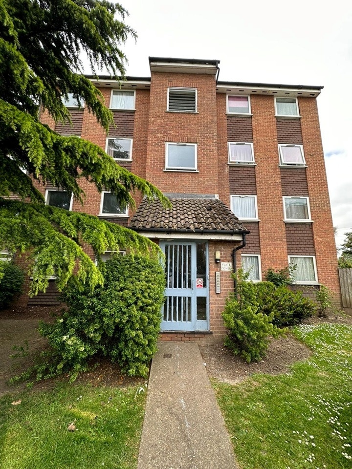 Barking 2 Bed Flat, Gurney Close, IG11 To Rent Now for £1,600.00 p/m