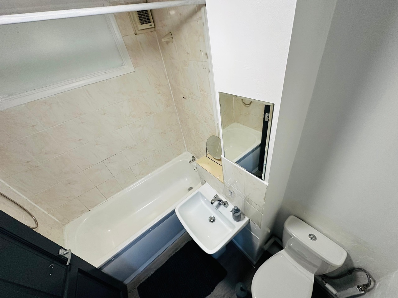 Barking 2 Bed Flat, Gurney Close, IG11 To Rent Now for £1,600.00 p/m