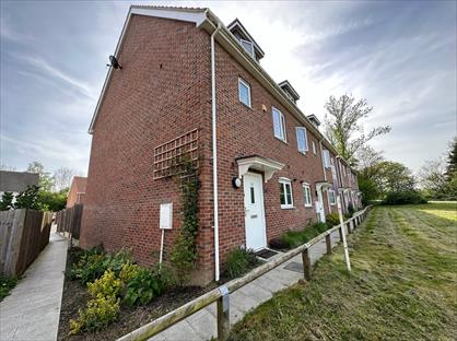 4 Bed End Terrace, Elm Gardens, CM15