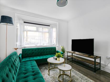 4 Bed Semi-Detached House, Gould Road, TW14