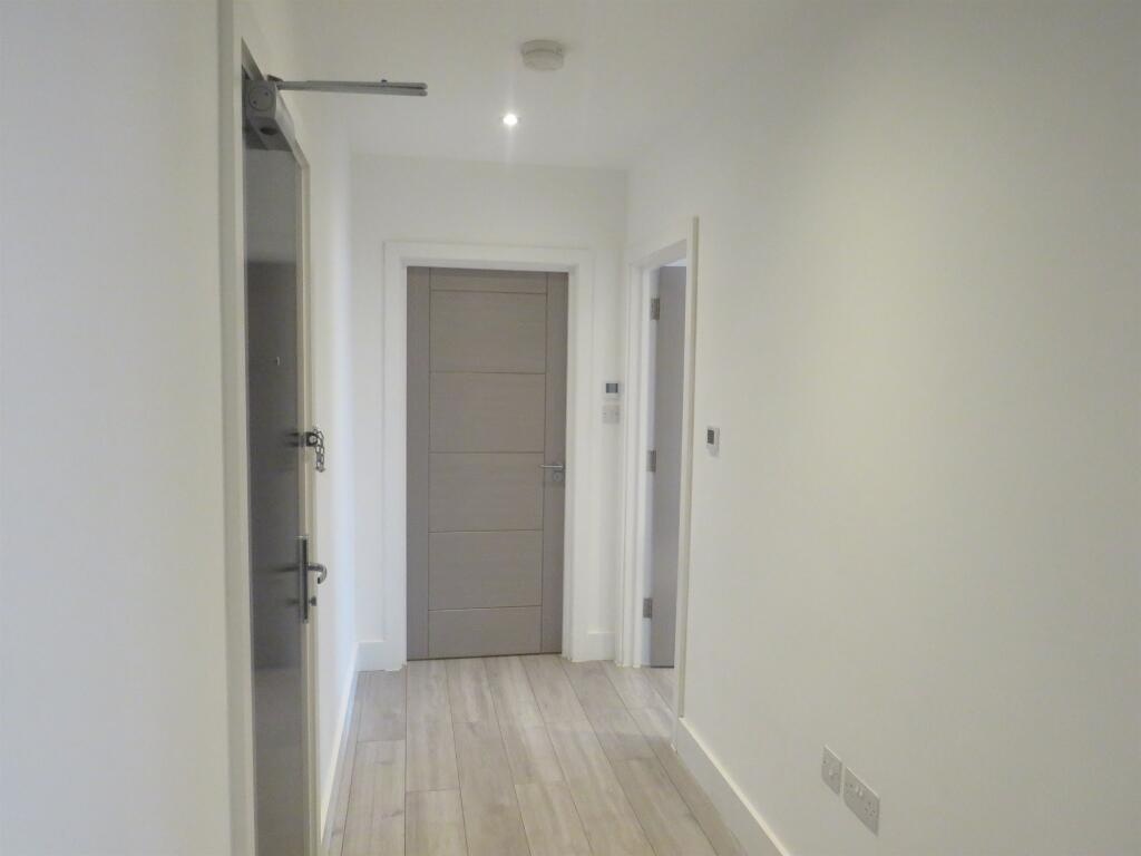 Romford 1 Bed Flat, Southend Arterial Road, RM2 To Rent Now for £