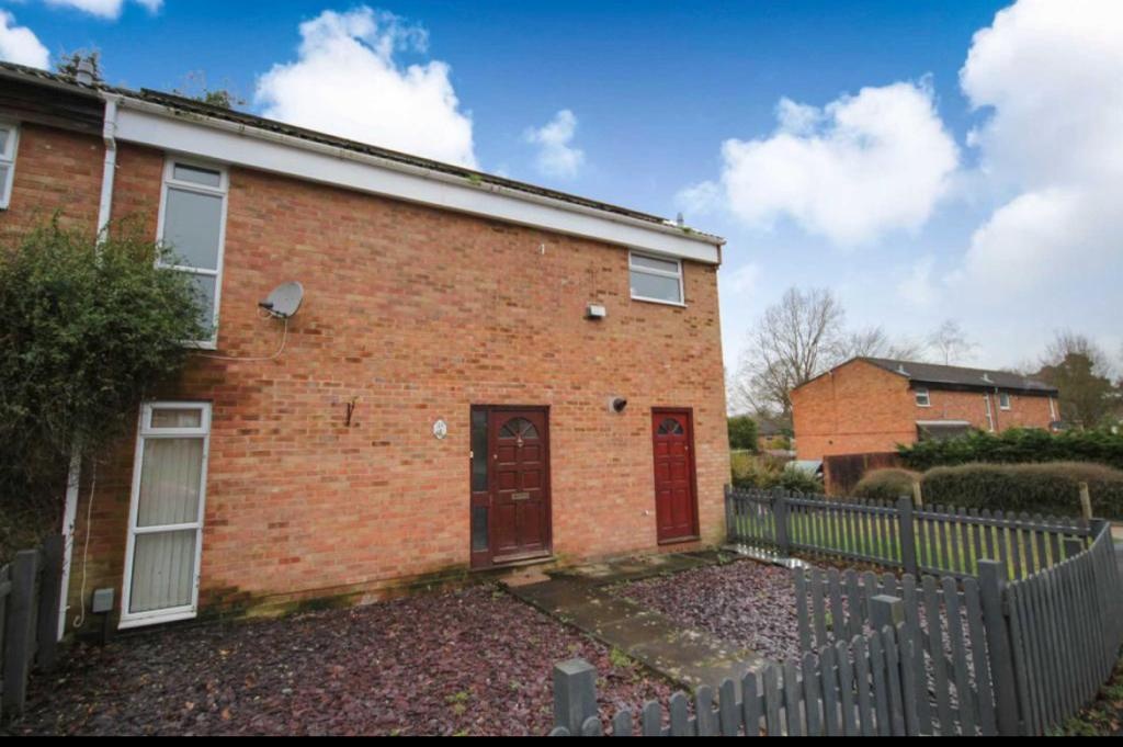 Bracknell 3 Bed SemiDetached House, Garswood, RG12 To Rent Now for