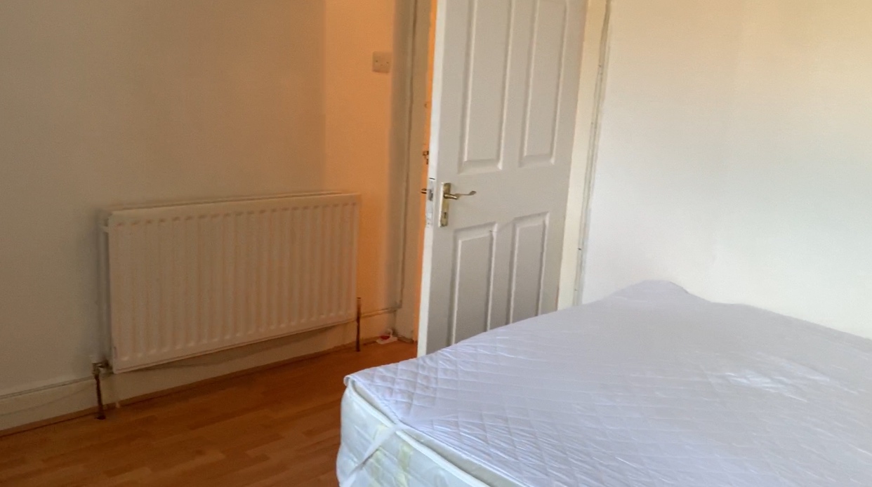 Glasgow Studio Flat, Otago Street, G12 To Rent Now for £1,000.00 p/m