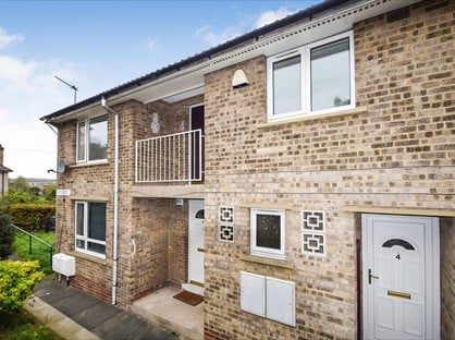 2 Bed Maisonette, Woodside, BD18