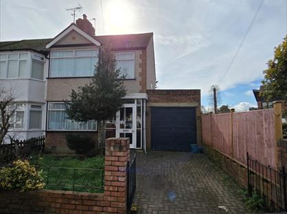 4 Bed End Terrace, Vincam Close, TW2