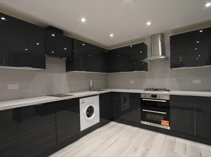 6 Bed Terraced House, Gun Hill Place, SS16