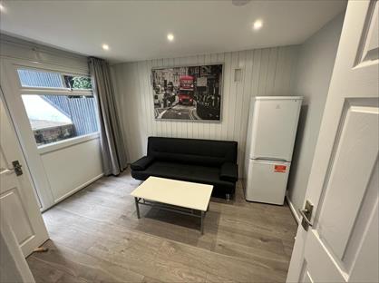 5 Bed Semi-Detached House, Pomfret Avenue, LU2