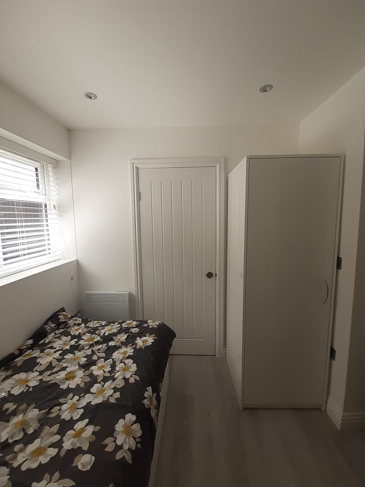 Wallington Room in a Shared House, Foresters Drive, SM6 To Rent Now for £500.00 p/m